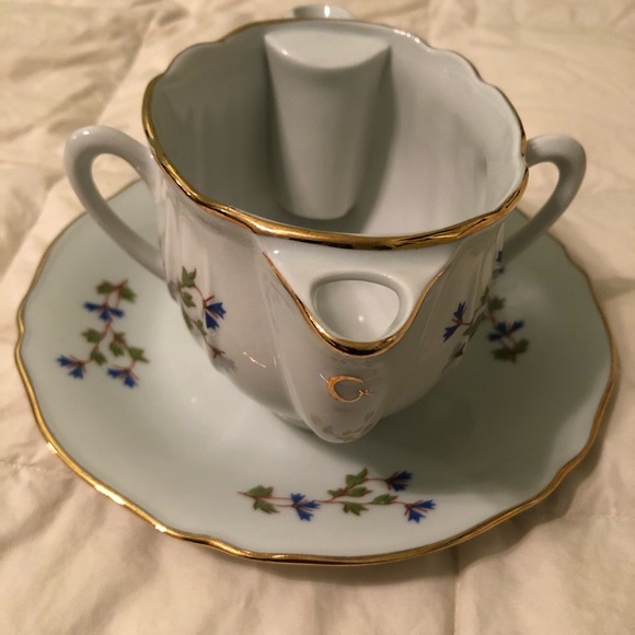 Gravy bowl and under plate - Picture 2 of 8